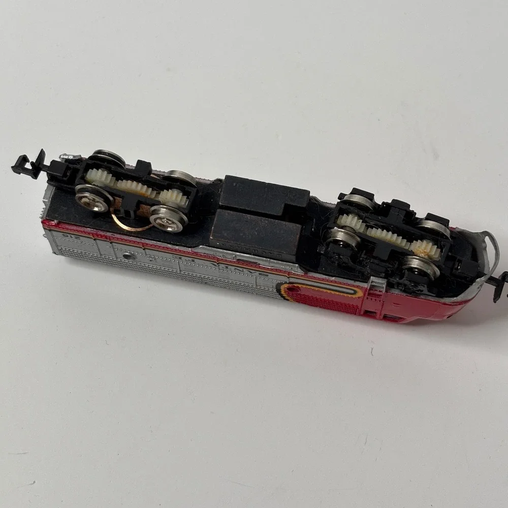 N-Scale Bachmann Santa Fe F7-A Dummy Non-Powered Diesel Locomotive #215‎ Train